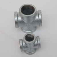 Prix usine haute qualité galvanisé malléable fer noir croix 4 voies raccord de tuyau matériel de plomberie dans l'eau gaz lutte contre l'incendie