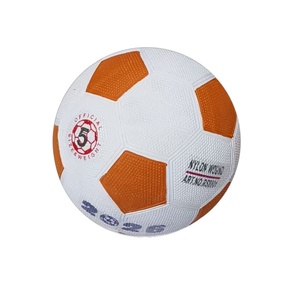 Ballon de football <span class=keywords><strong>en</strong></span> caoutchouc QiQiang 2026 pour matchs et entraînements scolaires <span class=keywords><strong>en</strong></span> intérieur et <span class=keywords><strong>en</strong></span> extérieur, personnalisable - Product Image 6