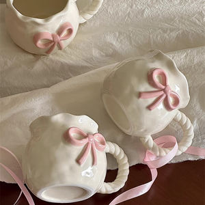批发Ins韩式陶瓷咖啡杯不规则压花粉色蝴蝶结设计心形商务促销礼品 - Product Image 2