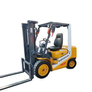 Montacargas Diésel Usado de 3 Toneladas TCM FD30, Mástil de Dos Etapas, Desplazador Lateral Hidráulico, Neumáticos Sólidos, Alto Rendimiento - Product Image 1