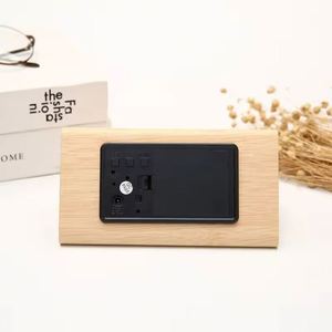 Horloge de bureau numérique LED en bois avec contrôle vocal, affichage de la température et de l'humidité, en forme de triangle, avec fonction alarme - Product Image 4