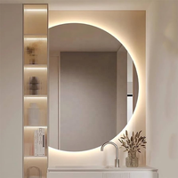 Miroir triangle irrégulier anti-buée avec loupe Miroir de salle de bain LED respectueux de l'environnement pour l'éclairage
