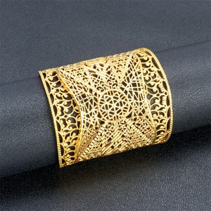 Jxx Venta al por Mayor de Brazaletes Chapados en Oro de Dubái para Mujer, Diseño Hueco de Moda Chapado en Oro de 24K, Brazalete Abierto de Latón, Joyería - Product Image 4