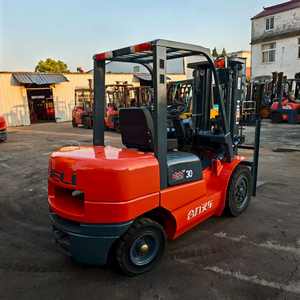 Chariot élévateur diesel HELI K30 3T d'occasion - 4 roues, tout-terrain, faible consommation et haute efficacité, mât à deux étages, hauteur de fourche de 3 m - Product Image 2