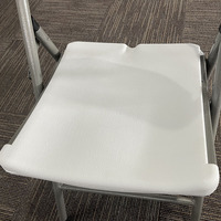 Chaises pliantes en plastique blanc portables, contemporaines et économiques, pour le jardin, le camping, les loisirs, les événements scolaires et les parcs.