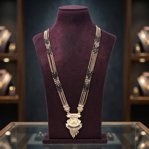 สร้อยคอเคลือบทองจี้พระสูตรอินเดียแบบดั้งเดิมพร้อมลูกปัดสีดำทอง mangalutra - Product Image 3