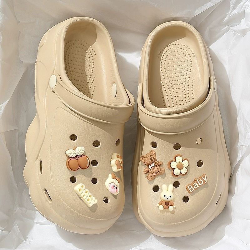 Ours bébé kaki