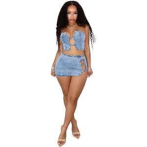 Promo Musim Panas Set Denim Wanita Terbaru Atasan Crop Top Tanpa Tali Seksi Model Berlubang Rok Mini Jeans Set 2 Potong Wanita - Product Image 4