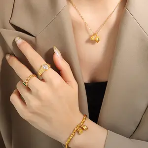 Conjunto de joias banhadas a ouro 18K fashion não desbotamento, conjunto de brincos de colar de lótus em aço inoxidável fashion para mulheres