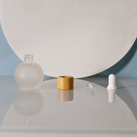 Nouvelle bouteille en verre pour huile essentielle avec bouchon en bambou, 20 ml, 30 ml, 50 ml, forme ronde, verre givré, flacon compte-gouttes