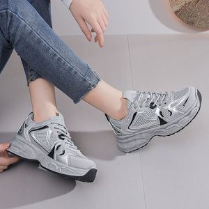 <span class=keywords><strong>Scarpe</strong></span> <span class=keywords><strong>sportive</strong></span> Casual traspiranti da <span class=keywords><strong>donna</strong></span> all'ingrosso che corrono <span class=keywords><strong>comode</strong></span> <span class=keywords><strong>scarpe</strong></span> Anti-scivolose nuove Sneakers alla moda - Product Image 6