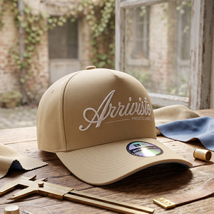 Cappello Strutturato a 5 Pannelli Bicolore Beige e Nero con Logo Personalizzato Ricamato 3D a Rilievo, MOQ Basso, OEM ODM - Product Image 2