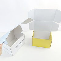 Emballages festifs personnalisés en papier kraft avec bande détachable, boîtes d'expédition pour courrier avec logo personnalisé
