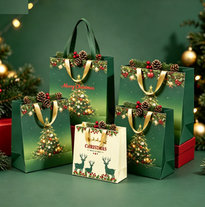 Tas Kertas Hadiah Natal Ramah Lingkungan Biodegradable Custom dengan Embossing Dekorasi Berry Pine dan Pegangan Pita - Product Image 6