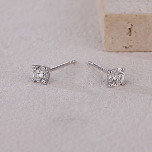 ต่างหูแบบหมุดสี่ขาทำจากทองทึบ18K ประดับเพชรธรรมชาติของขวัญวันเกิดที่งดงามสำหรับผู้หญิงใส่ในชีวิตประจำวันไปงานเลี้ยง - Product Image 3