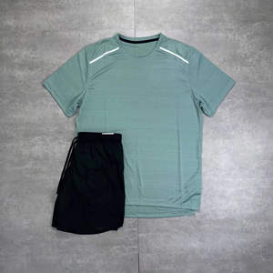 Maillots et hauts de sport unisexes à séchage rapide 100 % polyester avec impression numérique et détection automatique des aiguilles de coupe, personnalisables - Product Image 1