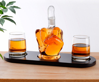 Ensemble de carafes Middle Finger 1000ML avec 2 tasses de bouteille de whisky Base en bois en verre Conteneur à vin pour cadeaux d'affaires Fête des pères