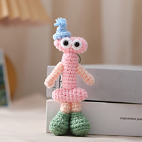Porte-clés personnalisé en crochet avec initiale, poupée en fil tricoté à la main, breloque de dessin animé, cadeau créatif d'anniversaire ou de Saint-Valentin pour filles