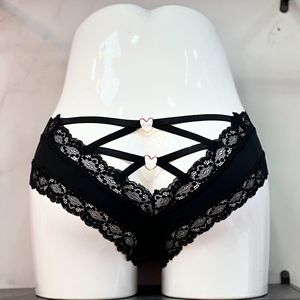 กางเกงขาสั้นทรงสามเหลี่ยมสำหรับผู้หญิง เอวต่ำ ระบายอากาศได้ดี ตกแต่งด้วยลูกไม้ รูปหัวใจแบบโปร่ง พร้อมห่วงรัดแบบหัวเข็มขัด สวมใส่สบาย - Product Image 1