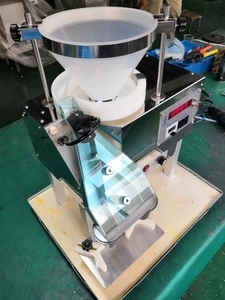 Nhỏ chuyên nghiệp bán tự động viên nang nhỏ hạt giống Đậu truy cập nhai kẹo cao su kẹo Softgel phòng thí nghiệm Tablet viên đếm máy - Product Image 3