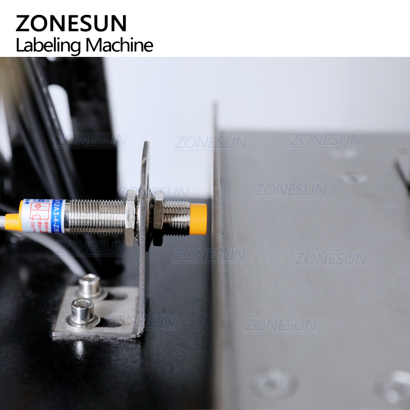 label machine for flat bottles