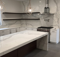 YDSTONE Design moderne ingénierie préfabriqué Calacatta veine comptoirs de cuisine fausse dalle pierre de quartz en forme de grande dalle