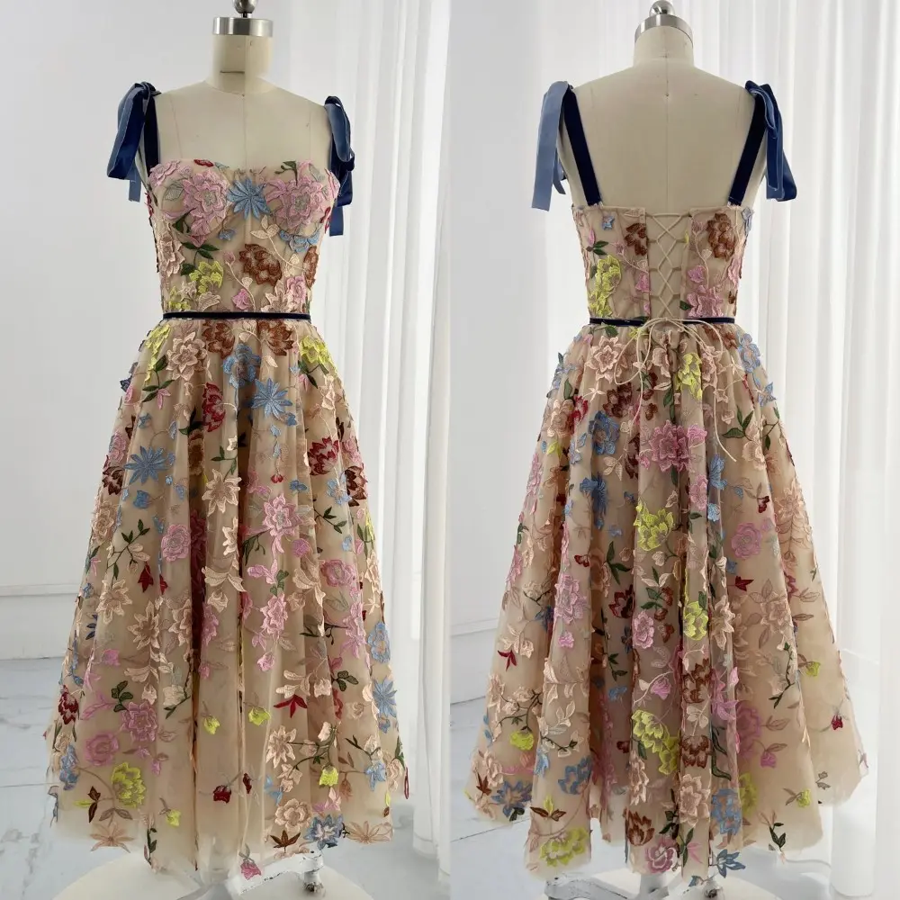 Gaun pesta malam tali halus A-line sampanye dengan gaun wanita panjang lutut Sweetheart bunga bordir penuh warna