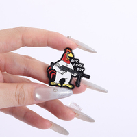 Comédie Animation Personnages Coq Avec Pistolet Émail Pin Pet Phrase Boy I Say Boy Broche Lapel Badge Bijoux Cadeau pour Amis