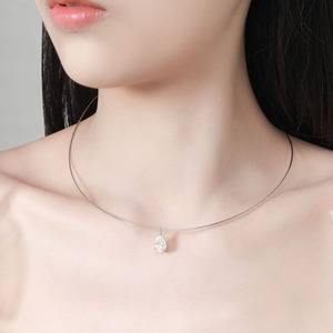 Autentica <span class=keywords><strong>Collana</strong></span> Girocollo Sottile in Argento S925 Placcato Oro 18K con Elegante Ciondolo <span class=keywords><strong>Solitario</strong></span> a Goccia in Moissanite - Product Image 4