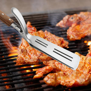 Spatule de barbecue multifonctionnelle avec manche en bois, parfaite pour les grils et les brochettes de barbecue, pour le camping et les pique-niques - Product Image 6