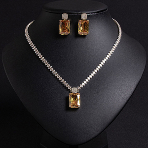 Parure de bijoux tendance pour femme avec zircons cubiques rouges et verts, design carré, idéale pour fiançailles, fêtes, mariages, cadeau pour demoiselle d'honneur S-0055 - Product Image 2