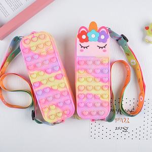 定制图案彩色儿童硅胶铅笔袋心形泡泡冰淇淋卡通铅笔盒带肩 - Product Image 3
