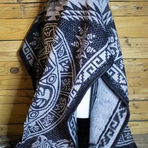 OEM/ODM Chal Cuadrado Personalizado Mexicano de Poliéster/Algodón con Estampado Digital, Borlas, Estilo Étnico, Reversible, Tejido, Nuevo Estilo - Product Image 3