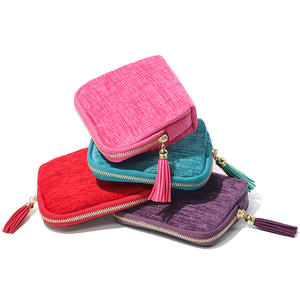 Pochette de rangement haut de gamme pour bijoux : boîte à bijoux à cinq couches avec fermeture éclair et pompon pour bagues, colliers, clous d'oreilles et bracelets - Product Image 4