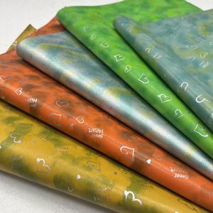 Venta al por mayor de cuero personalizado de PU impreso digitalmente suave estampado en relieve de cuero de imitación de cuero sintético tela de cuero de <span class=keywords><strong>vinilo</strong></span> para bolsos - Product Image 1