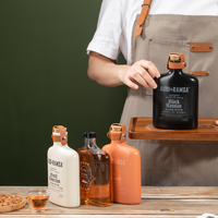 Bouteille de whisky en céramique de verre plat de luxe personnalisée de 350ml bouteilles d'alcool rechargeables avec cachetage en cuir et dessus en liège