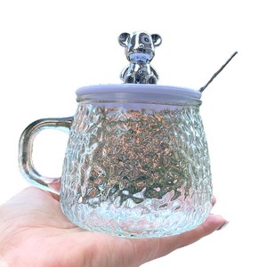 แก้วน้ำลายตอกแบบมีเท็กซ์เจอร์ สไตล์อินส์ ยอดนิยม ขายดี แก้ว<span class=keywords><strong>กาแฟ</strong></span> แก้วชา มีหูจับ พร้อมฝาปิดลายหมี - Product Image 1