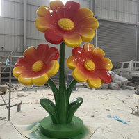 Ornamen Dekoratif Lanskap Taman Patung Bunga Fiberglass Kustom Patung Resin Gerbera Besar