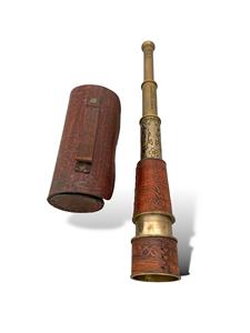 Télescope Nautique Classique Vintage en Laiton Gravé de 16 Pouces avec Étui en Cuir – Idéal pour l'Observation Marine et les Objets de Collection - Product Image 1