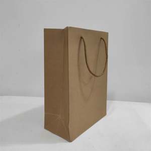 Sac cadeau en papier kraft noir, blanc et marron de luxe personnalisé KM, motif de mon logo avec poignée en ruban - Product Image 3