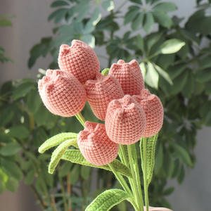 Flores artificiales tejidas a mano, flores de tulipán decorativas, tulipán tejido a mano de un solo tallo - Product Image 1