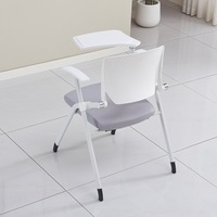 Chaise de bureau ergonomique en maille avec accoudoirs réglables, idéale pour la formation scolaire, les salles de classe et les salles d'étude