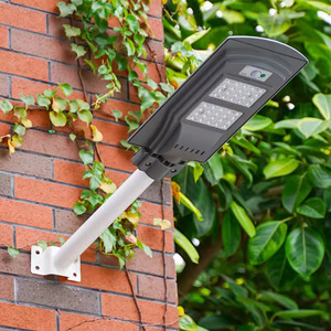 ไฟถนนโซลาร์เซลล์แบบติดผนังกลางแจ้ง LED ในตัว กันน้ำ ใช้พลังงานแสงอาทิตย์ - Product Image 1