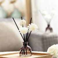 Diffuseur de roseaux de parfum d'huile essentielle sans feu avec bâtonnets de fleurs pour la maison, le bureau et la salle de bain.