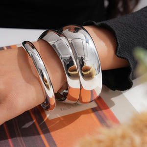 Juego de 3 Brazaletes Circulares de Acero Inoxidable, Estilo Europeo Moderno y Minimalista, Unisex, para Fiesta - Product Image 1