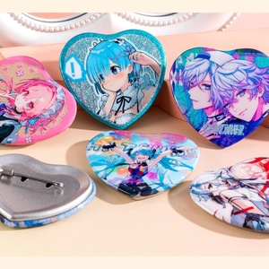 Badges et boutons personnalisés en fer blanc pas chers – Fabrication sur mesure de badges en forme de cœur en fer blanc – Vente en gros - Product Image 1