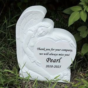 Escultura Memorial Personalizada, Anjo Dormindo de Resina Branca com Asas em Base de Coração, Lembrança Artesanal, Presente de Condolências Personalizado - Product Image 1