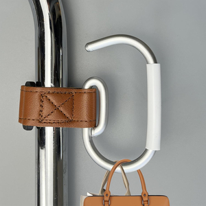 Crochets de poussette réglables en cuir PU, grands clips suspendus en aluminium en forme de U, organisateur de sac de poussette pour sac à couches et courses - Product Image 4