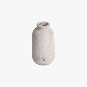 Jarrón de arcilla de terracota hecho a mano, con una acabatura mate perfecta para realzar la decoración de tu hogar y la estética de tu mesa. - Product Image 1