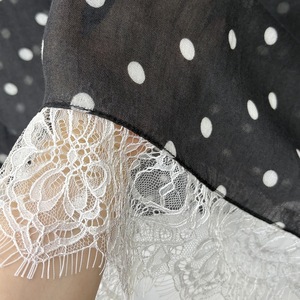 Sciarpe/Hijab Eleganti in Morbido Modal a Doppia Stampa per Donne Musulmane, con Pizzo, Stampa a Pois Neri e Bianchi - Product Image 5